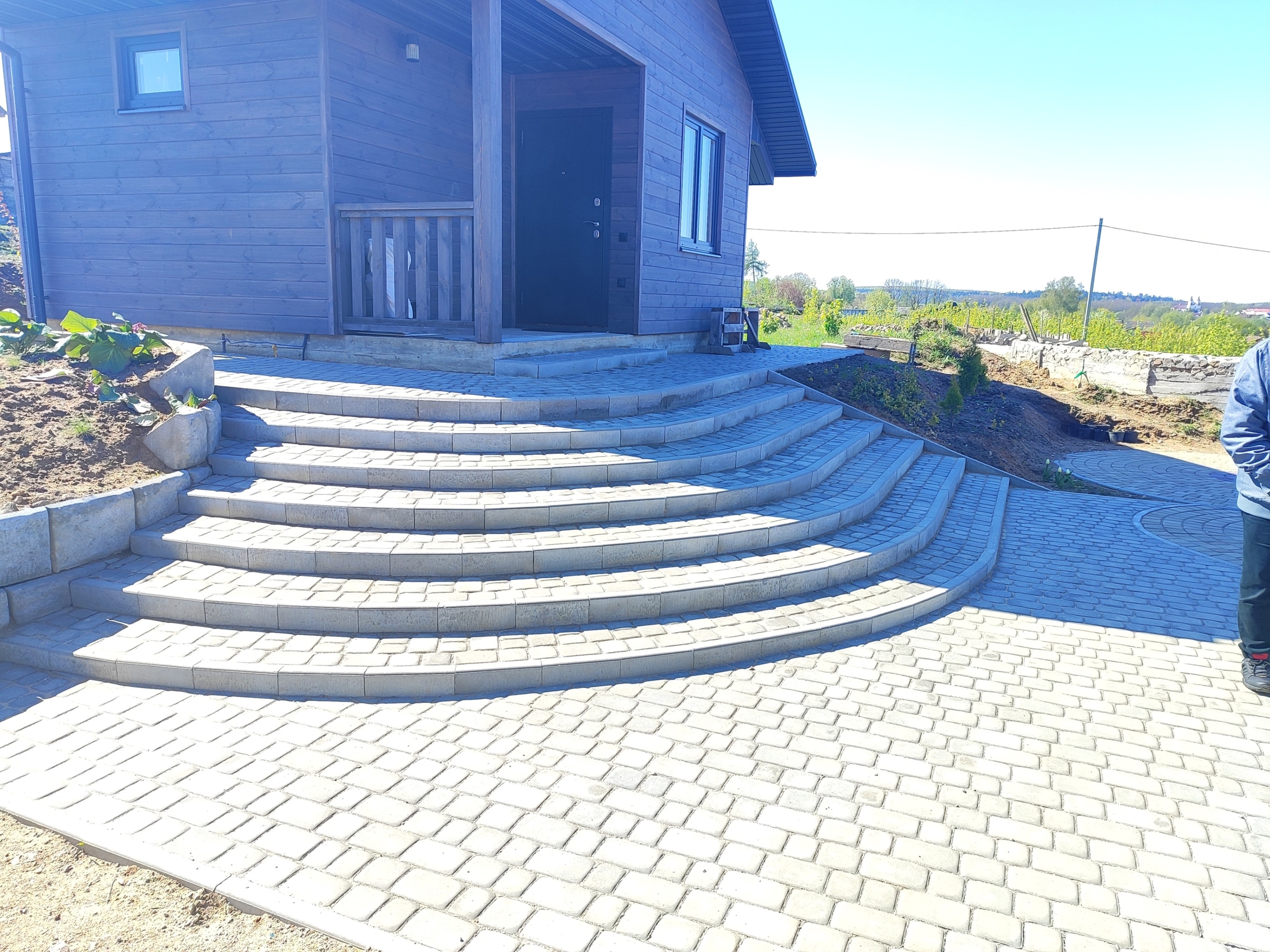 Устройство ступеней из тротуарной плитки.