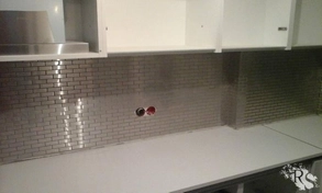 Укладка фартука (металлической мозаики)