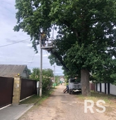 Подключении вводного провода СИП, питающего жилой дом, к магистральной сети 0,4 кВ.