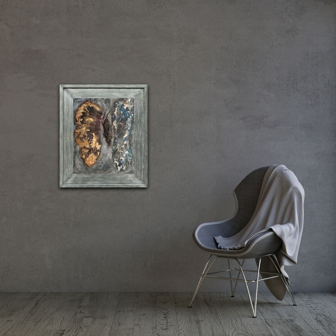 Трансформационная картина, выполненная в смешанной технике с использованием текстурных и фактурных паст, золотого и серебряного акрила (каждое крыло выполнено в разной цветовой гамме), потали, перламутра, блёсток и акриловых контуров.