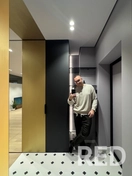 Полный дизайн-проект квартиры с авторским сопровождением ремонта.
Индивидуальная проработка деталей под потребности и вкус клиента.
Использованы практичные материалы и нейтральные оттенки для гармоничного вида.