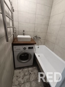 Полная облицовка ванной комнаты керамической плиткой.
Керамическая плитка, влагостойкий плиточный клей, затирка, герметик, монтажные крестики и инструменты.