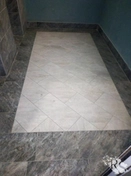 Укладка пола в разной технике: бордюр, керамогранит