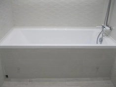 Монтаж ванной с экраном и люками