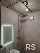 Выполнил черновую подготовку и финишный монтаж зеркала с подсветкой, а также установку вентилятора. Питание к зеркалу заведено скрыто, проводка утоплена в штробу.