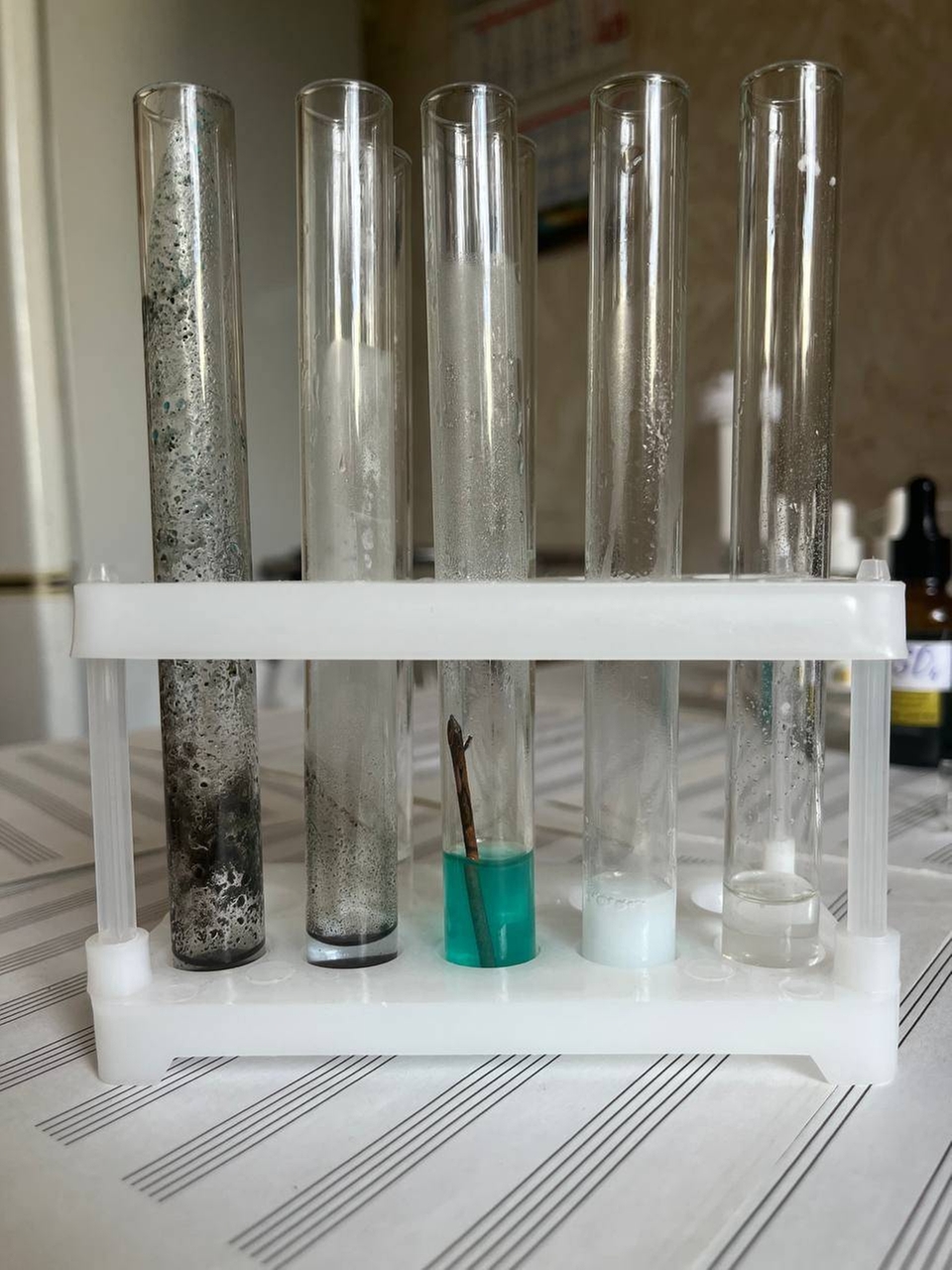 Опыты по неорганической химии. Проводили с ученицей 11 класса во время подготовки к ЦТ.