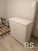 Сборка комода с использованием отвёртки и шуруповёрта.