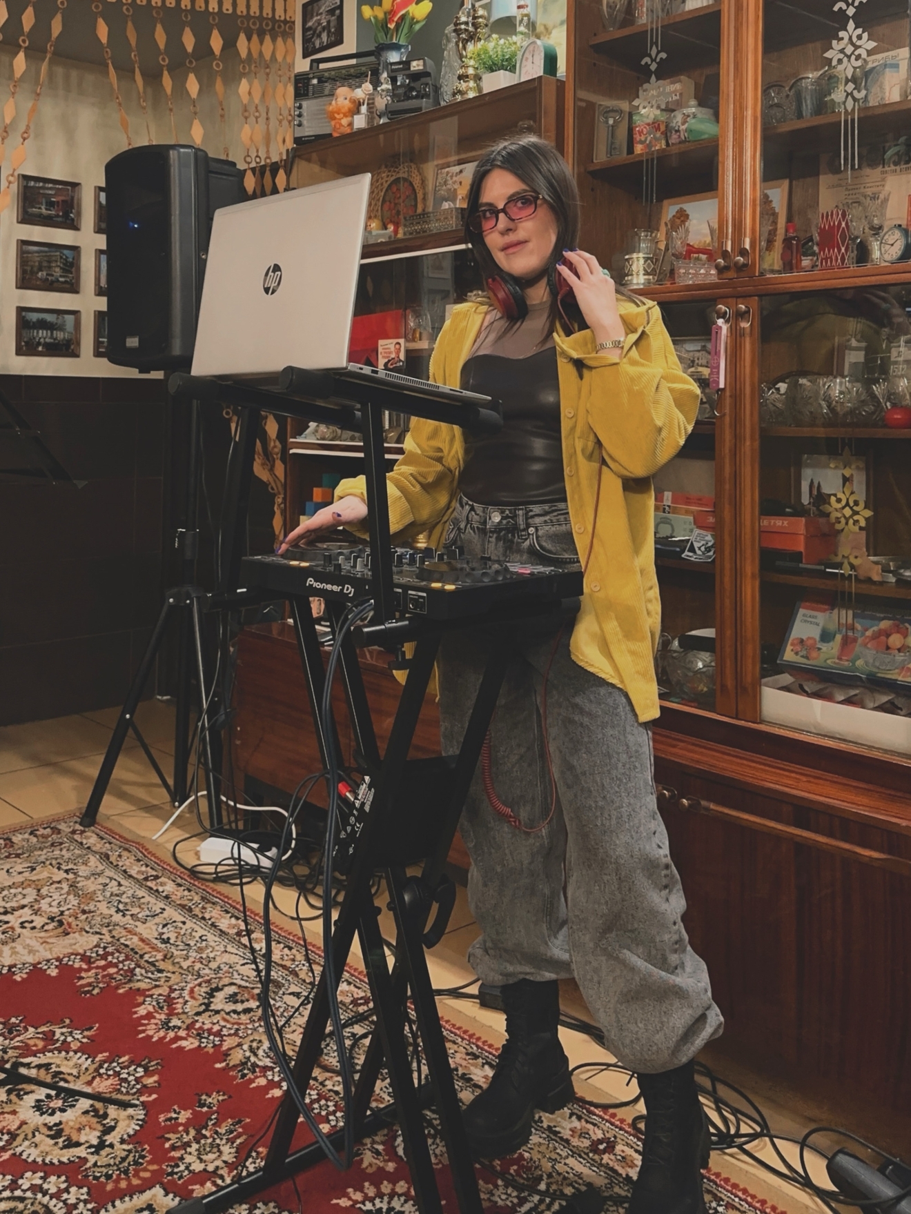 Музыкальное сопровождение вечера, диджей сет.