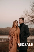 
На фотосессии Love Story использовались зеркальные камеры с объективами для создания мягкого фокуса. Съемка велась в парке с использованием естественного света. Использованы креативные ракурсы и естественные жесты для захвата истории любви.