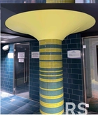 На фото — восстановление полотна, которое было задето дверью клиентом.