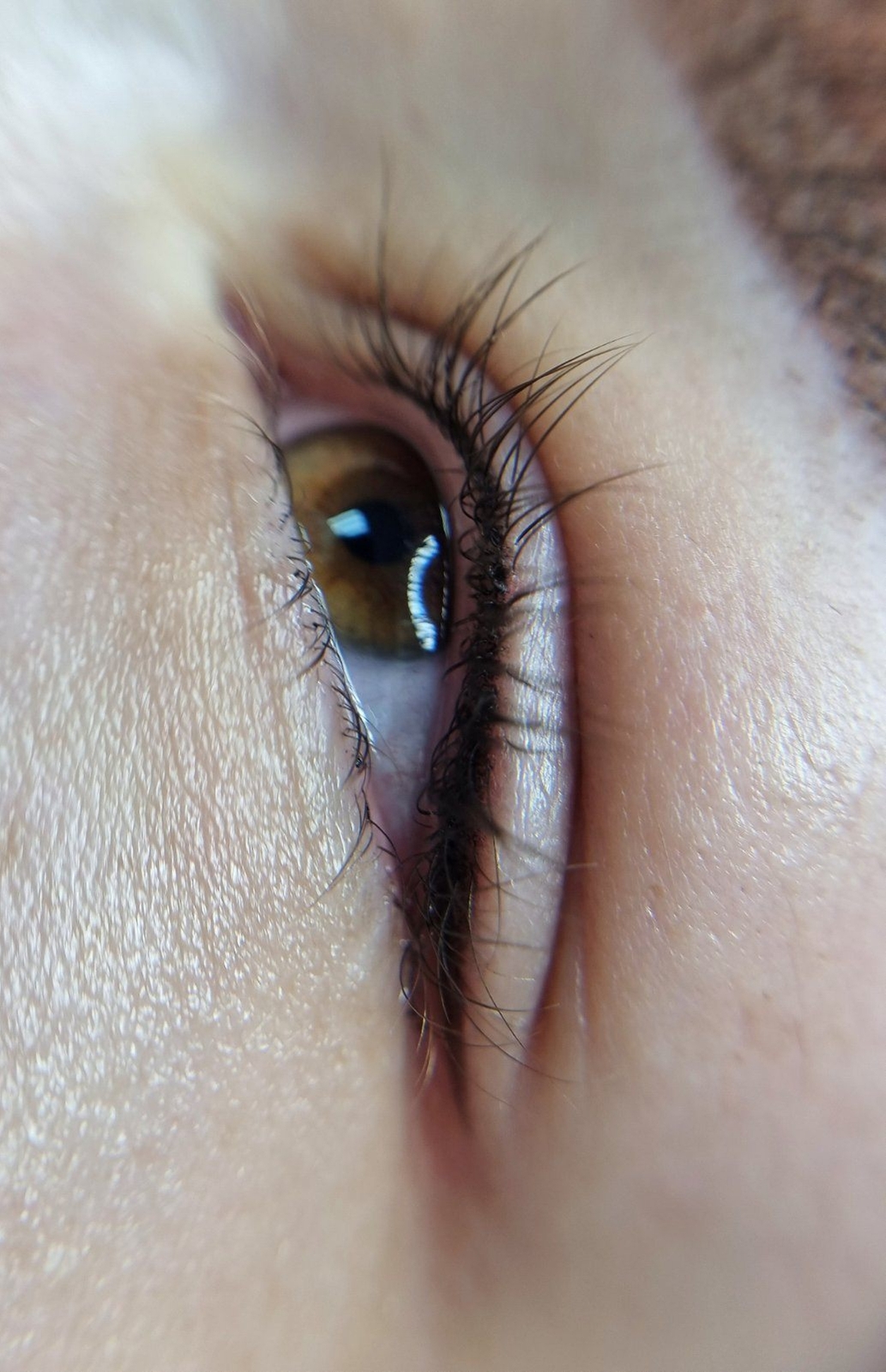 Классическая стрелочка с тоненьким хвостиком.