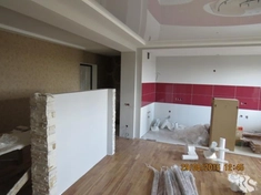 Межкомнатная перегородка с камнем и покраской
