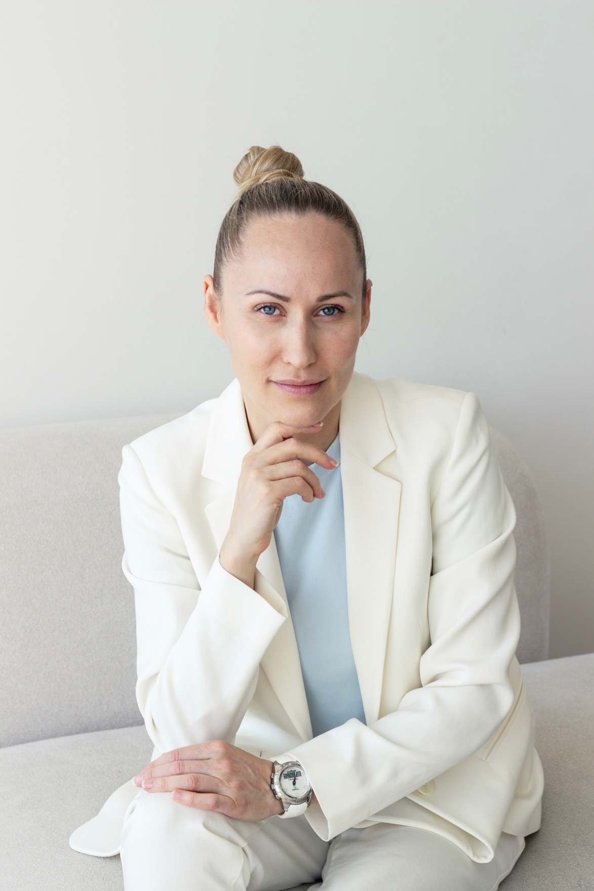 Длительность сессий 60-80 минут. Практики и инструменты подбираются индивидуально под запрос клиента. 
Диагностическая сессия  - 20 минут  бесплатно.