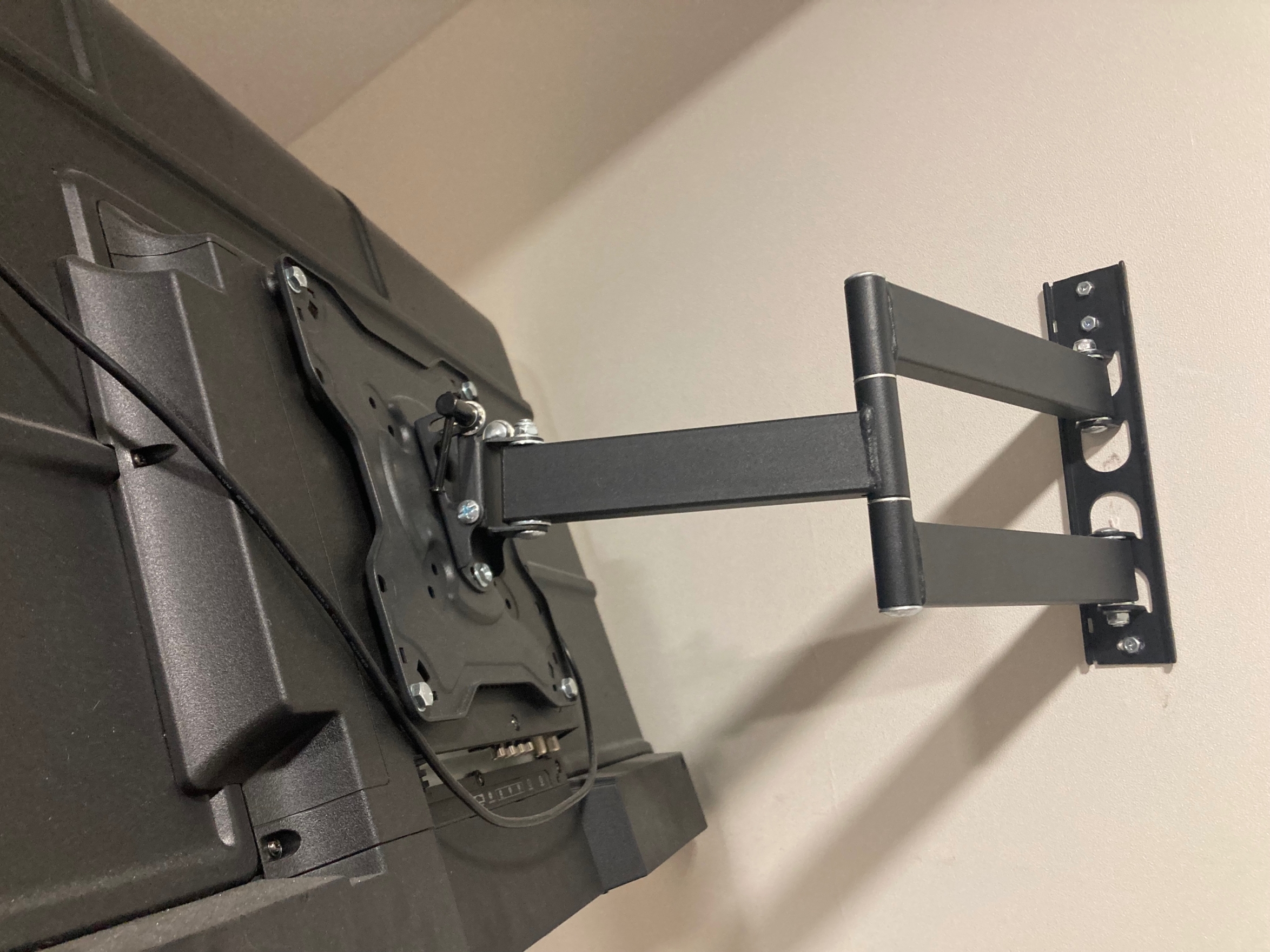 Установка телевизора на стену, установка телевизора на стену.