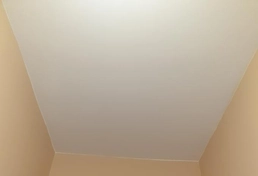 Покраска потолка в туалете