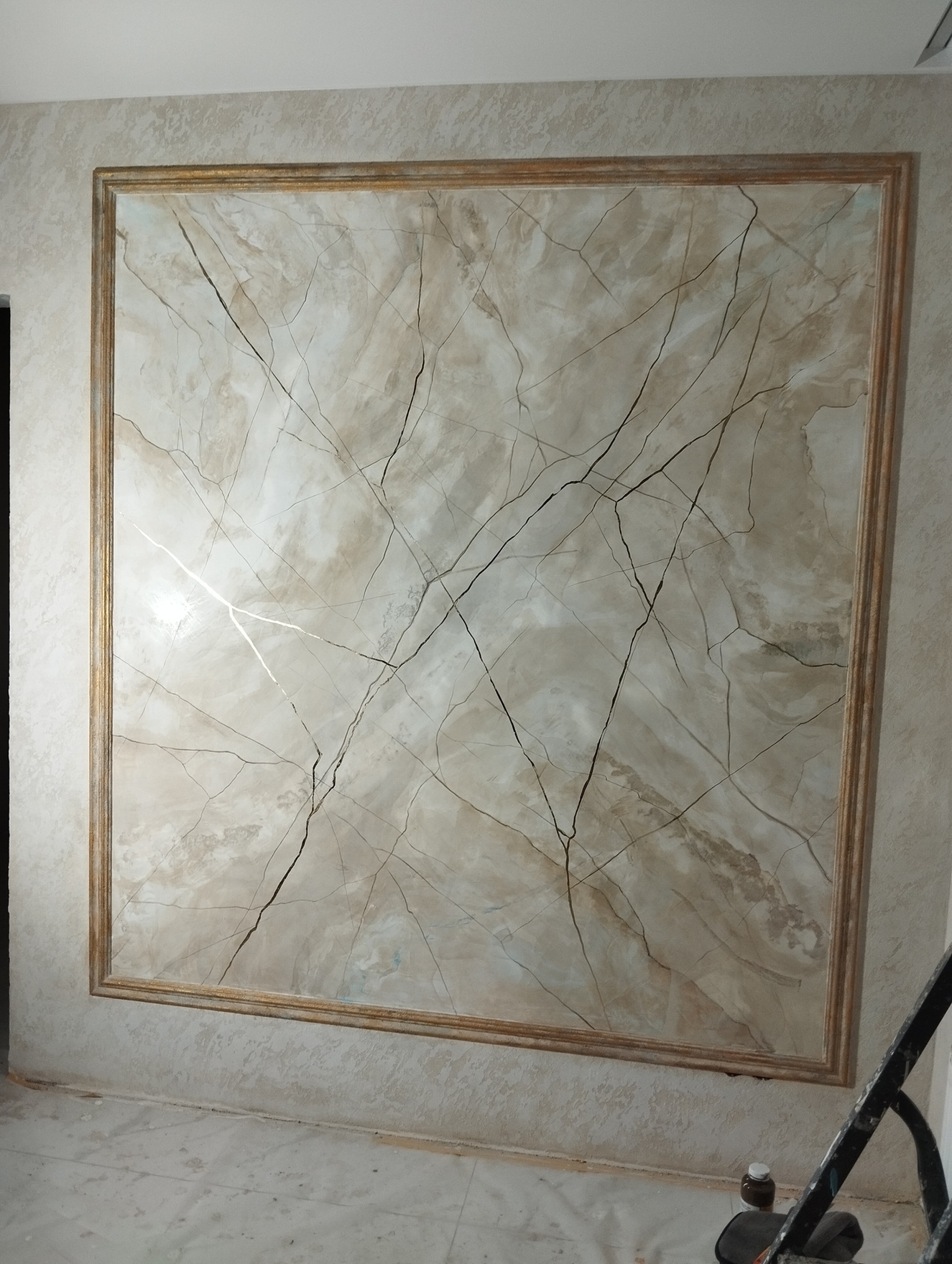 Венецианская штукатурка имитация мрамора с прожилками! Изготовлено из декоративной штукатурки.