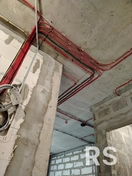 Проложил линии электропроводки от щита до потребителей строго по горизонтали и вертикали. Использовал кабель, штробы выполнены с соблюдением геометрии. Все трассы промаркированы, запаса длины для подключения оставлено достаточно.